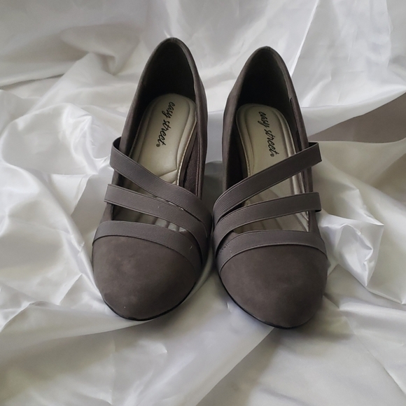 Shoes - Picture 2 of 8